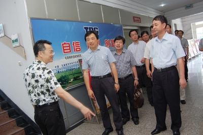 2011年8月，時(shí)任浙江省委組織部副部長(zhǎng)莊躍成視察天通